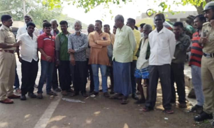 ಕೊರಟಗೆರೆ: ಸಂಚಾರ ನಿಯಮಗಳನ್ನು ಪಾಲಿಸಲು ಸಾರ್ವಜನಿಕರಿಗೆ ಅರಿವು