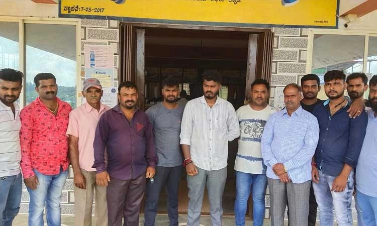 ಕೃಷಿ ಇಲಾಖೆಗೆ ಮೀಸಲಿಟ್ಟ ಜಾಗದಲ್ಲಿ ಮೆಸ್ಕಾಂಗೆ ರಸ್ತೆ ನಿರ್ಮಾಣ : ಗ್ರಾಮಸ್ಥರಿಂದ ಪ್ರತಿಭಟನೆ