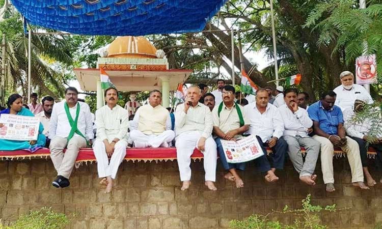 ಈಶ್ವರಪ್ಪ ವಿರುದ್ಧ ಕ್ರಿಮಿನಲ್‌ ಕೇಸ್‌ ದಾಖಲಿಸಿ