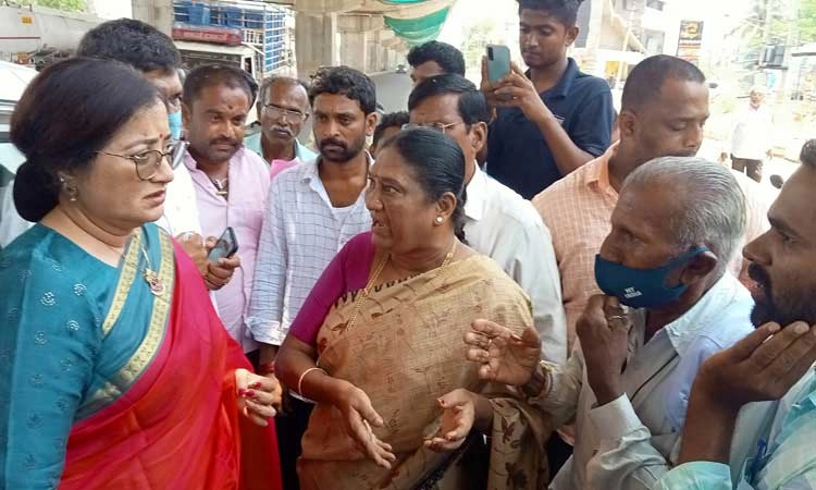 ಜೆಡಿಎಸ್‌ನಲ್ಲಿ ನಿಖಿಲ್‌ ಬಿಟ್ಟು ಬೇರೆ ಕಾರ್ಯಕರ್ತರಿಲ್ಲವೇ: ಸಂಸದೆ ಸುಮಲತಾ