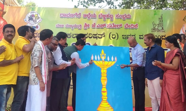 ಕಲೆಗಿದೆ ಬದುಕು ಬದಲಿಸುವ ಶಕ್ತಿ: ಬೀಳಗಿ