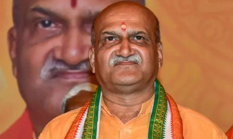 ಬೊಮ್ಮಾಯಿ ಅವರೇ ಯೋಗಿ ತರಹ ಮೈ ಕೊಡವಿ ನಿಲ್ಲಿ: ಮುತಾಲಿಕ್ ಕಿಡಿ