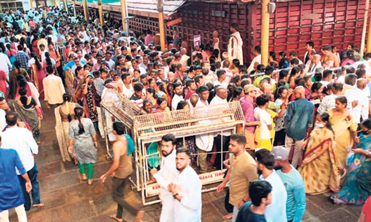 ಕರಾವಳಿಯ ಧಾರ್ಮಿಕ, ಪ್ರವಾಸಿ ತಾಣ: ರವಿವಾರವೂ ಎಲ್ಲೆಡೆ ಕಿಕ್ಕಿರಿದ ಜನಸಂದಣಿ