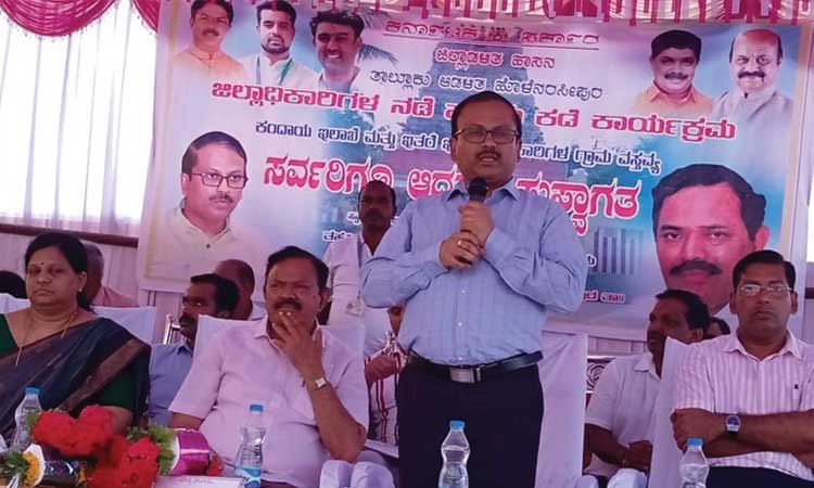ಸಮಸ್ಯೆಗೆ ಸ್ಪಂದಿಸುವುದು ಅಧಿಕಾರಿಗಳ ಕರ್ತವ್ಯ: ಡೀಸಿ