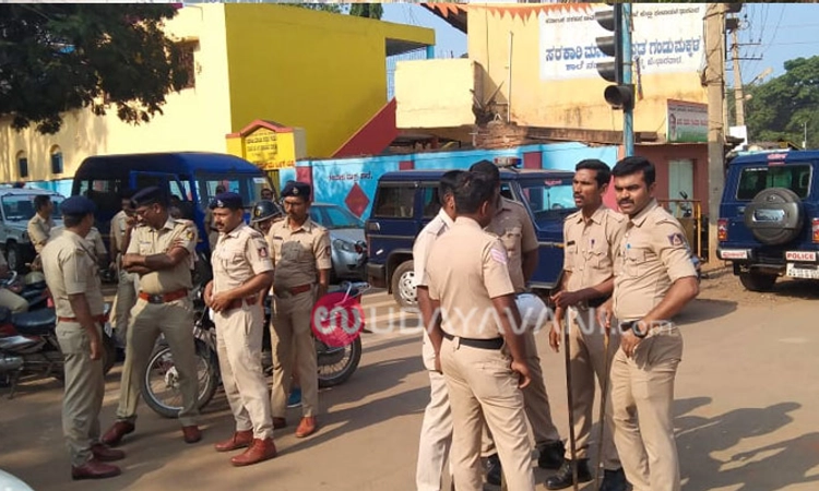ಹುಬ್ಬಳ್ಳಿ ಗಲಾಟೆ: 46 ಮಂದಿ ವಶಕ್ಕೆ; ಆರೋಪಿಗಳ ಮನೆಗೆ ತೆರಳಿ ಪೊಲೀಸರಿಂದ ವಿಚಾರಣೆ!