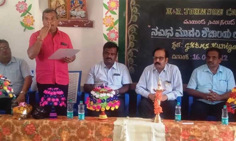 ಶೌಚಾಲಯ ನಿರ್ಮಾಣಕ್ಕೆ  ಹೆಚ್ಚು  ಆದ್ಯತೆ ನೀಡಿ