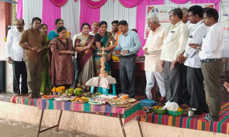 ಬೀದಿಬೀದಿಗೆ ಅಧಿಕಾರಿಗಳ ಭೇಟಿ-ಅಹವಾಲು ಸ್ವೀಕಾರ