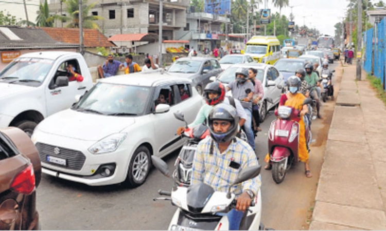 ವಾರಾಂತ್ಯ ರಜೆ: ನಗರದಲ್ಲಿ ಟ್ರಾಫಿಕ್‌ ದಟ್ಟಣೆ