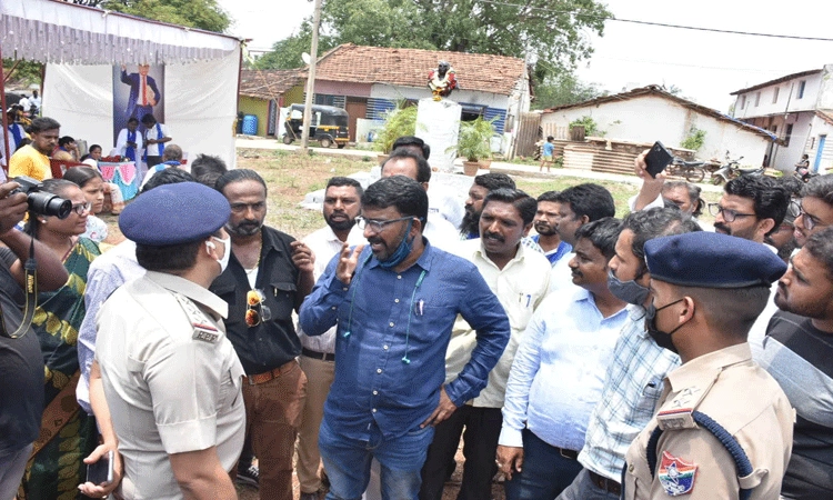 ಅಂಬೇಡ್ಕರ್‌ ಪುತ್ಥಳಿ ತೆರವು ಯತ್ನ; ಮಾತಿನ ಚಕಮಕಿ
