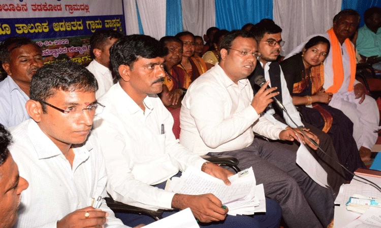 ತಡಕೋಡದಲ್ಲಿ ಡಿಸಿ ನಿತೇಶ ಗ್ರಾಮ ವಾಸ್ತವ್ಯ