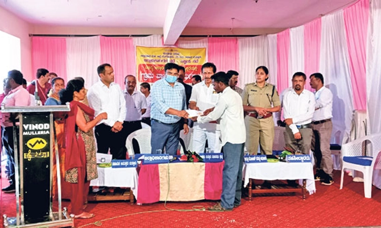 ಹಾಲಾಡಿ, ಅಮಾಸೆಬೈಲು, ಸುಳ್ಯಪದವಿನಲ್ಲಿ ಜಿಲ್ಲಾಧಿಕಾರಿಗಳ ಗ್ರಾಮವಾಸ್ತವ್ಯ