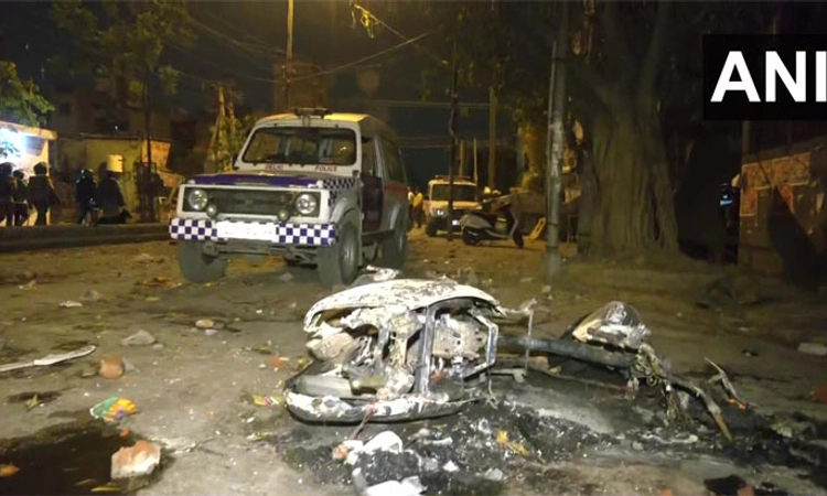 ದೆಹಲಿ: ಹನುಮ ಜಯಂತಿ ಶೋಭಾ ಯಾತ್ರೆ ವೇಳೆ ಭುಗಿಲೆದ್ದ ಹಿಂಸಾಚಾರ