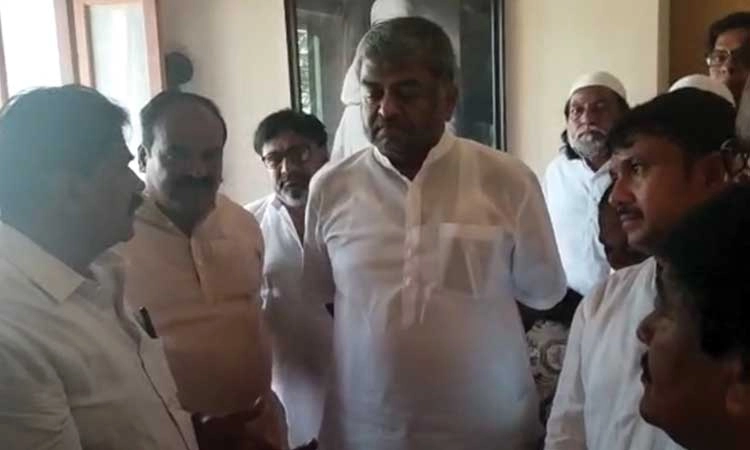 ಅನ್ಸಾರಿಗೆ ಕೈ ಟಿಕೆಟ್ ಬೇಡ ಬಿ.ಕೆ.ಹರಿಪ್ರಸಾದ್ ಗೆ ಕಾಂಗ್ರೆಸ್ ಮುಖಂಡರ ಮನವಿಯ ವಿಡಿಯೋ ವೈರಲ್