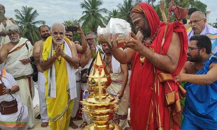 ಭಕ್ತ ಸಾಗರದ ಜಯ ಘೋಷದ ಮಧ್ಯೆ ನೆರವೇರಿದ ಮಹಾಕುಂಭಾಭಿಷೇಕ