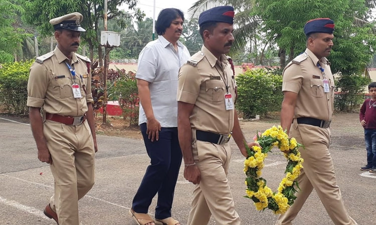 ಅಗ್ನಿ ಶಾಮಕ ಸಿಬ್ಬಂದಿ ಸೇವೆ ಅಪಾರ