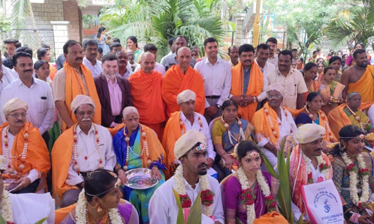 ಉಚಿತ ಸಾಮೂಹಿಕ ವಿವಾಹ-ಆದರ್ಶ ಹಿರಿಯ ದಂಪತಿಗಳಿಗೆ ಸನ್ಮಾನ