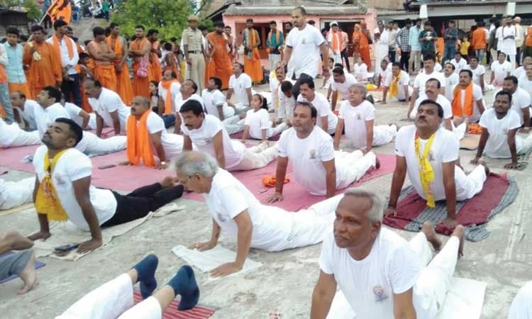 ಅಂಜನಾದ್ರಿಯಲ್ಲಿ ವಚನಾನಂದಸ್ವಾಮೀಜಿ ನೇತೃತ್ವದಲ್ಲಿ ಯೋಗಾಸನ ಪ್ರದರ್ಶನ