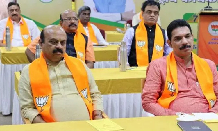 ಬಿಜೆಪಿ ಕಾರ್ಯಕಾರಣಿ ‘ಸಂತೋಷ’ ಕಸಿಯುವುದೇ ರಾಜೀನಾಮೆ-ಪರ್ಸಂಟೇಜ್ ಕರಿಛಾಯೆ?