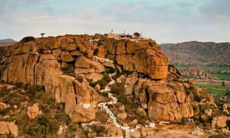 ಅಂಜನಾದ್ರಿ ಮೆಟ್ಟಿಲು ಹತ್ತುವ ವೇಳೆ ಹೃದಯಾಘಾತ : ಮುಂಬೈ ಮೂಲದ ಪ್ರವಾಸಿಗ ಸಾವು