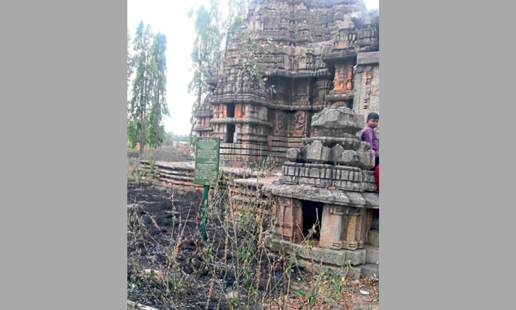 ಐತಿಹಾಸಿಕ ಸ್ಮಾರಕ ರಕ್ಷಣೆಯಲ್ಲಿ ಜಿಲ್ಲಾಡಳಿತ ನಿರ್ಲಕ್ಷ್ಯ ಆರೋಪ