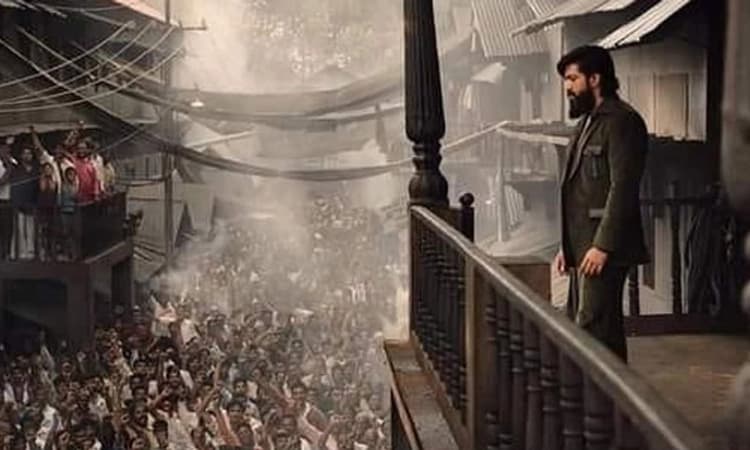 ಒಂದೇ ದಿನದಲ್ಲಿ ಸಾಲು ಸಾಲು ದಾಖಲೆ ಮುರಿದ ಕೆಜಿಎಫ್ 2: ಮೊದಲ ದಿನ ಗಳಿಸಿದ್ದೆಷ್ಟು?