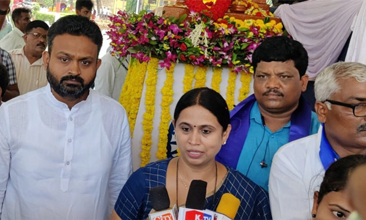 ಧಾರಾವಾಹಿ ತರಹ ಕಾಯಿಸುವುದು ಬೇಡ: ರಮೇಶ್ ಜಾರಕಿಹೊಳಿಗೆ ಹೆಬ್ಬಾಳ್ಕರ್ ಸವಾಲು