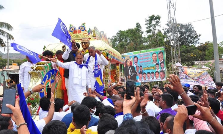 ಕೋಟೆ ನಾಡಲ್ಲಿ ಅದ್ದೂರಿ ಭೀಮಯಾತ್ರೆ