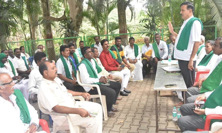 ಧರ್ಮ-ಜಾತಿ ಕಾರಣಕ್ಕೆ ಗದಾಪ್ರಹಾರ ಸಲ್ಲ: ಕುರುಬೂರು