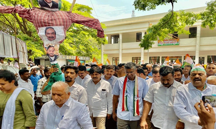 ಸಿಡಿದೆದ್ದ ಕಾಂಗ್ರೆಸ್‌ನಿಂದ ಭಾರೀ ಪ್ರತಿಭಟನೆ