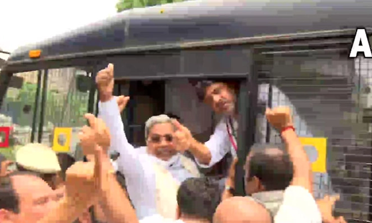 ಸಿಎಂ ಗೃಹ ಕಚೇರಿಗೆ ಮುತ್ತಿಗೆ ಯತ್ನ: ಹೈಡ್ರಾಮಾ ಸೃಷ್ಟಿಸಿದ ಕೈ ನಾಯಕರು