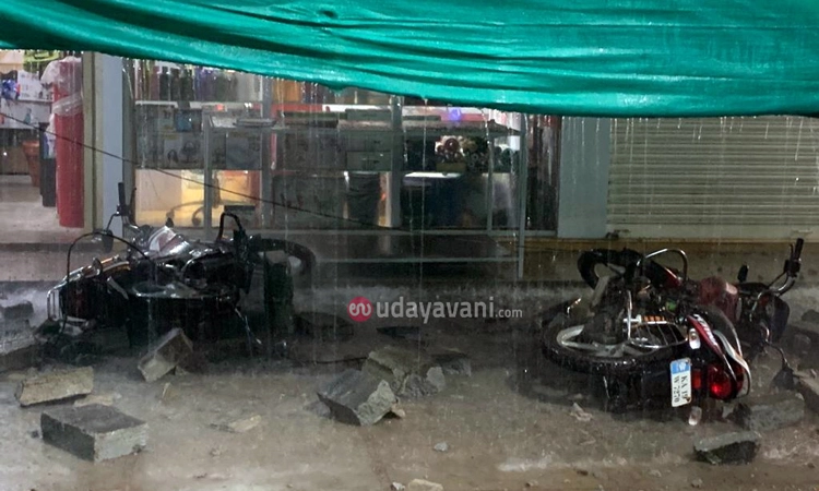 ವಿಟ್ಲ : ಗುಡುಗು ಸಿಡಿಲು ಸಹಿತ ಗಾಳಿ ಮಳೆ : ಹಲವು ವಾಹನಗಳಿಗೆ ಹಾನಿ