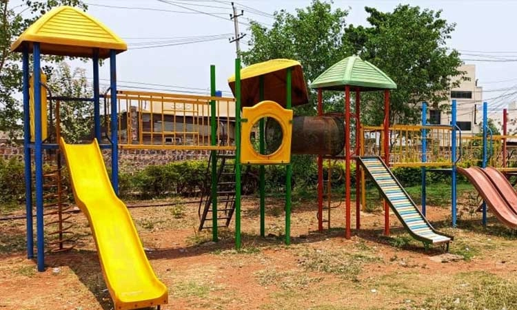 ರಬಕವಿ-ಬನಹಟ್ಟಿ : ಜನರಿಗೆ ನಿಷ್ಪ್ರಯೋಜಕ ಉದ್ಯಾನವನಗಳು : ಜನತೆಗೆ ಮುಕ್ತ ಅವಕಾಶ ಯಾವಾಗ?