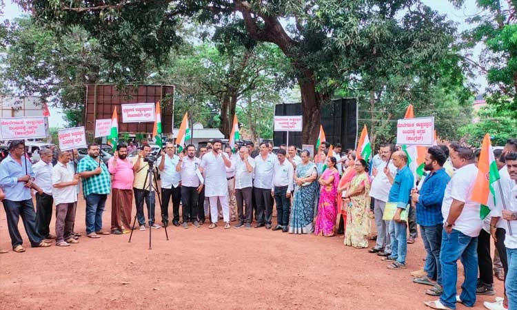 ಮೂಡುಬಿದಿರೆ: ಸಚಿವ ಈಶ್ವರಪ್ಪರನ್ನು ಸಂಪುಟದಿಂದ ವಜಾ ಮಾಡಿ: ಮಾಜಿ ಸಚಿವ ಅಭಯಚಂದ್ರ ಆಗ್ರಹ