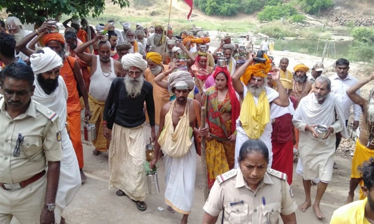 ಅಂಜನಾದ್ರಿ: ತುಂಗಭದ್ರಾ ಜಲ ಕುಂಭೋತ್ಸವಕ್ಕೆ 108 ಸಾಧು ಸಂತರಿಂದ ಚಾಲನೆ