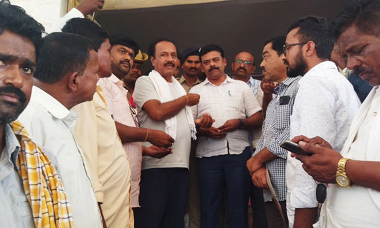 ಕಡಲೆ ಬೆಳೆಗಾರರಿಂದ ಪ್ರತಿಭಟನೆ
