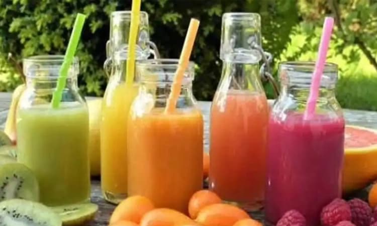 ಪ್ರಸಾದ ಎಂದು ಹಣ್ಣಿನ ಜ್ಯೂಸ್ ಕುಡಿದು ಮೂರ್ಛೆ ಹೋದ 25 ಭಕ್ತರು…ಅಪರಿಚಿತ ವ್ಯಕ್ತಿಗಾಗಿ ಶೋಧ