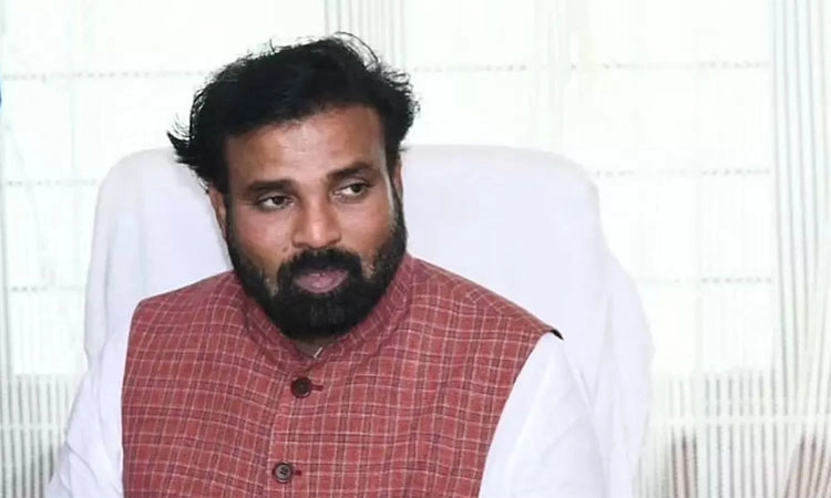 ಕಿತ್ತೂಗೆಯಲು ಏನು ಕೊತ್ತಂಬರಿ ಸೊಪ್ಪಾ? ಸಿದ್ದರಾಮಯ್ಯಗೆ ಶ್ರೀರಾಮುಲು ಪ್ರಶ್ನೆ