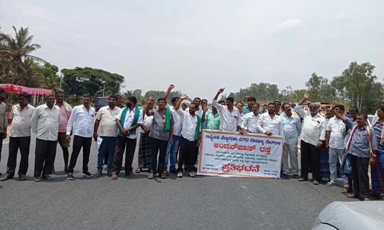 ಶ್ರೀರಂಗಪಟ್ಟಣ: ಅಂಡರ್ ಪಾಸ್ ಸೇತುವೆಗೆ ಆಗ್ರಹಿಸಿ ಪ್ರತಿಭಟನೆ