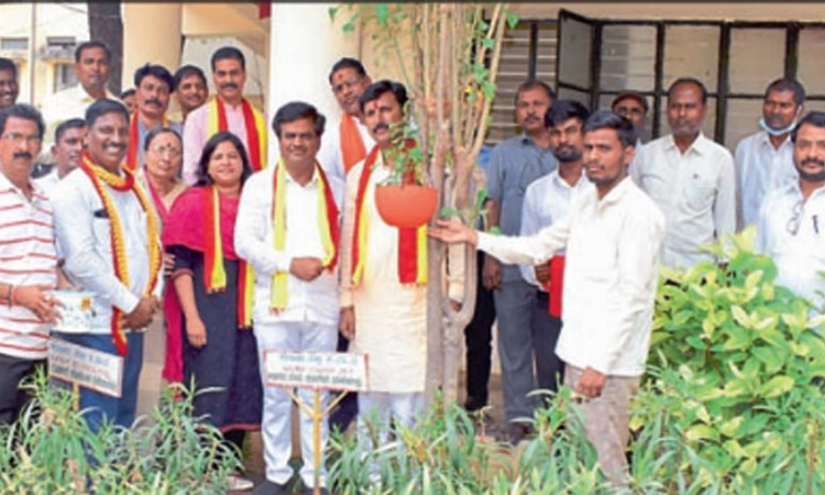ಕಸಾಪದಿಂದ ಪಕ್ಷಿಗಳಿಗೆ ಅರವಟ್ಟಿಗೆ ವ್ಯವಸ್ಥೆ