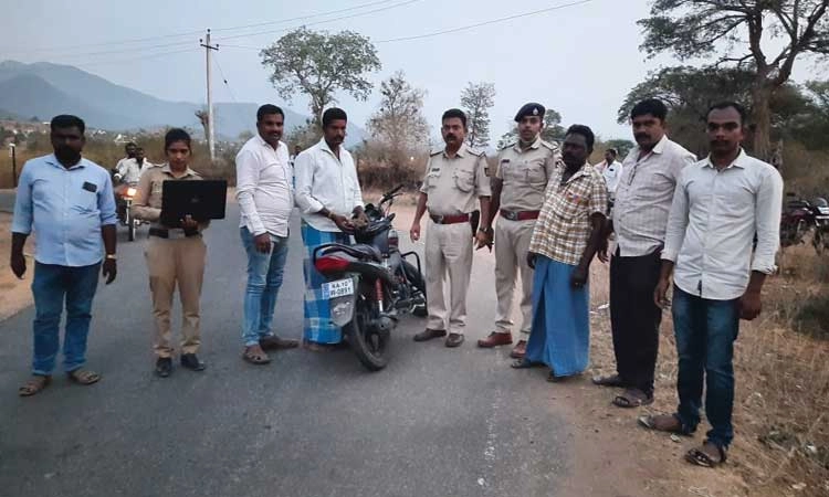 ಹನೂರು: ಬೈಕ್ ನಲ್ಲಿ ಅಕ್ರಮ ಗಾಂಜಾ ಸಾಗಣೆ; ಆರೋಪಿ ಬಂಧನ