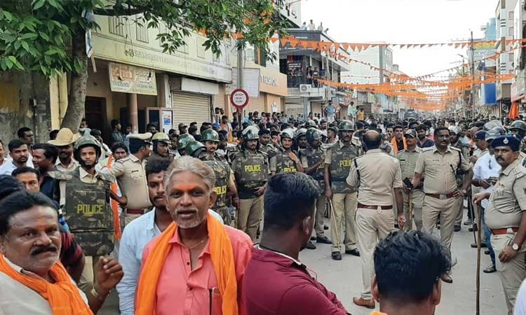 ಅಡ್ಡಿ ಆತಂಕದಲ್ಲೂ ಬೃಹತ್‌ ಶೋಭಾಯಾತ್ರೆ ಯಶಸ್ವಿ