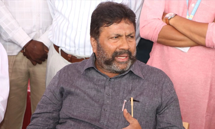 ಯಾರೋ ಟೀಕೆ ಮಾಡುತ್ತಾರೆಂದು ಸಿಎಂ ಲಾಠಿ ಹಿಡಿದು ನಿಲ್ಲಲು ಸಾಧ್ಯವಿಲ್ಲ: ಬಿ.ಸಿ.ಪಾಟೀಲ್