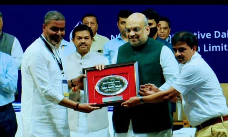 ಕೆಎಂಎಫ್ ಅಗ್ರ ಸೇವೆ : ಬಾಲಚಂದ್ರ ಜಾರಕಿಹೊಳಿಗೆ ಅಮಿತ್ ಶಾರಿಂದ ಪ್ರಶಸ್ತಿ