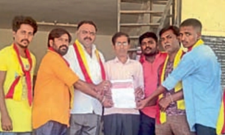 ಕುರಿಗಳಿಗೆ ಶೆಡ್‌ ನಿರ್ಮಿಸಲು ಕರವೇ ಮನವಿ