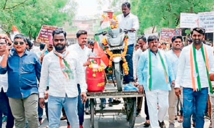 ಬೆಲೆ ಏರಿಕೆ ಖಂಡಿಸಿ ಪ್ರತಿಭಟನೆ