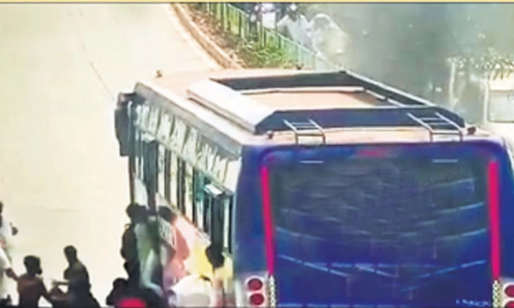 ಬಸ್‌ಗಳಲ್ಲಿ ಸುರಕ್ಷೆ ಕ್ರಮಗಳಿಗೆ ಆದ್ಯತೆ ಸಿಗಲಿ