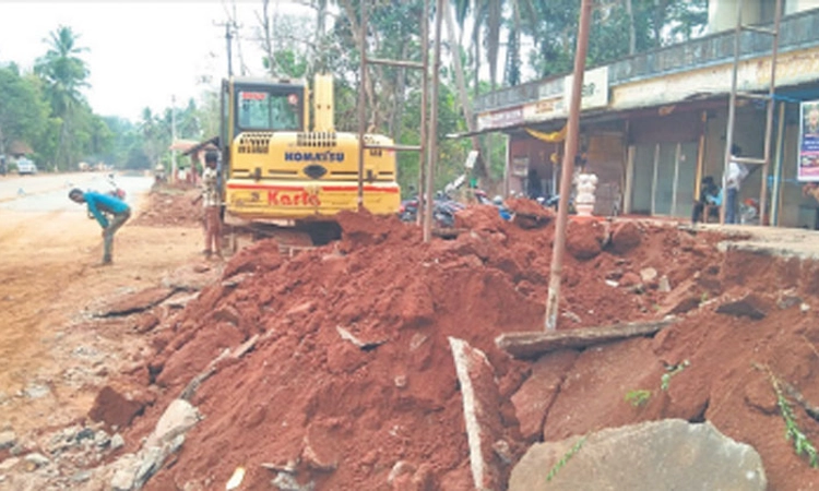 ಹೆದ್ದಾರಿ ಕಾಮಗಾರಿ: ಸಂಕಲಕರಿಯ ರಂಗ ಮಂದಿರ ನೆಲಸಮ