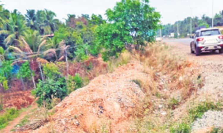 ತ್ರಾಸಿ ರಾಷ್ಟ್ರೀಯ ಹೆದ್ದಾರಿ ಚರಂಡಿ ಅವ್ಯವಸ್ಥೆ