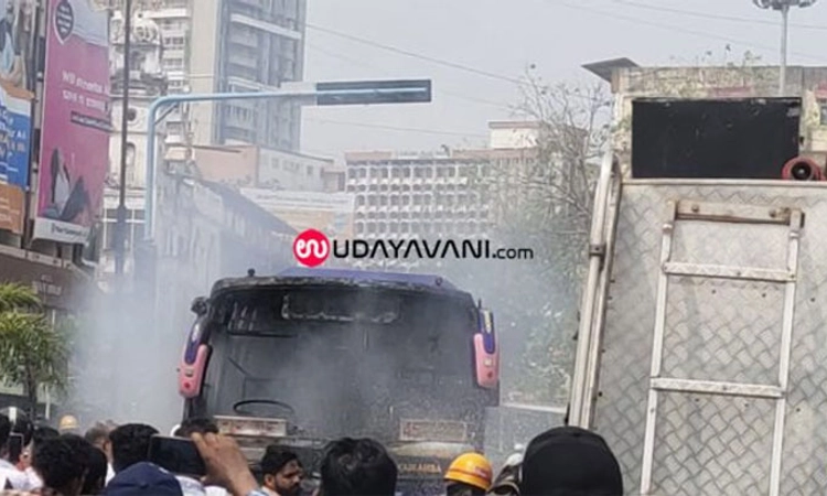 ಮಂಗಳೂರು : ಬೈಕ್ ಢಿಕ್ಕಿ ಹೊಡೆದ ಬಳಿಕ ಹೊತ್ತಿ ಉರಿದ ಬಸ್ ; ಸವಾರನಿಗೆ ಗಂಭೀರ ಗಾಯ