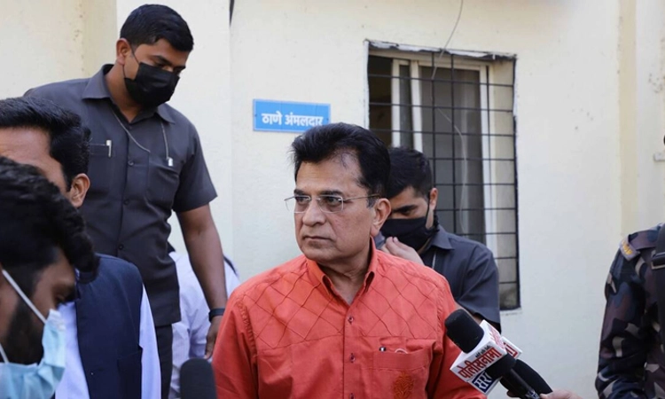 ವಂಚನೆ ಎಸಗಿದ ಆರೋಪ : ಬಿಜೆಪಿಯ ಕಿರಿಟ್‌, ಪುತ್ರನ ವಿರುದ್ಧ ಕೇಸು